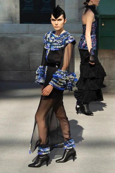 Look 48